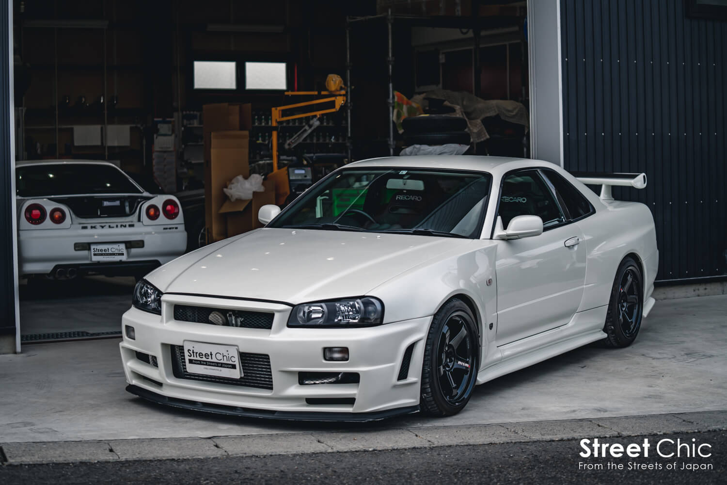 R34の4ドアをGTR化！！オオクボファクトリー